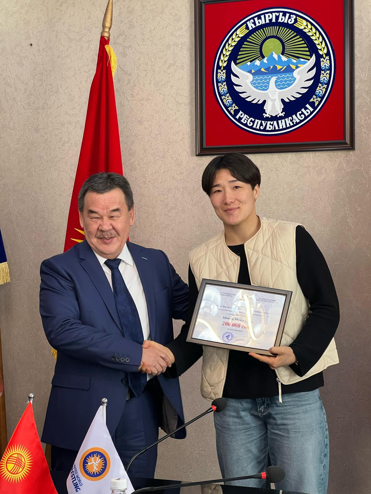 Айпери Медет кызы менен Эрназар Акматалиев Азия чемпиондугундагы жеңиши үчүн канча акча алды?